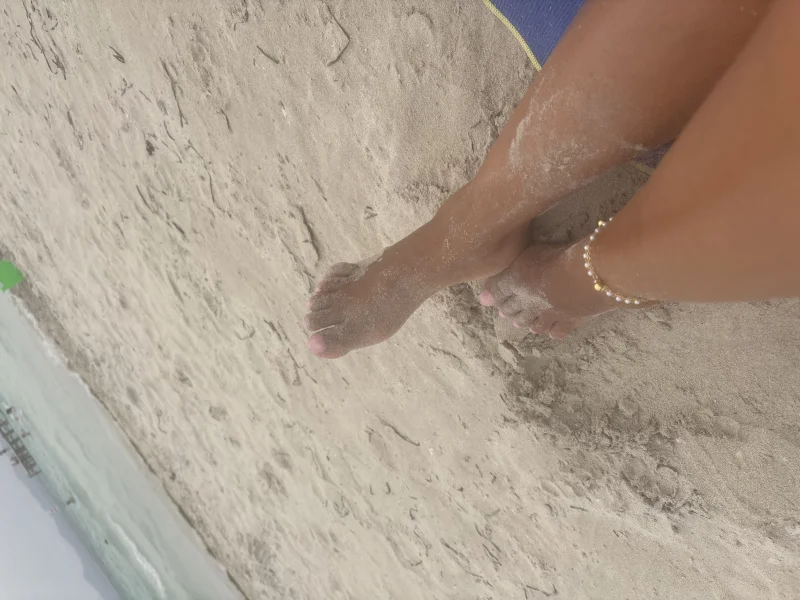 🌴 Beach – photos de pieds de femmes par AnnaFeet