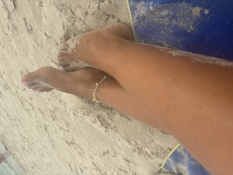 ☀️Beach Day – photos de pieds de femmes par AnnaFeet