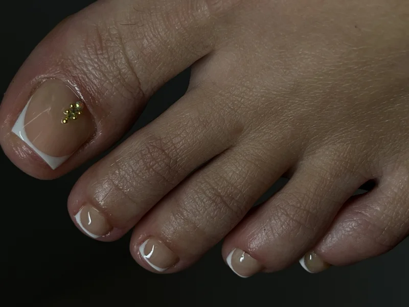 La simplicité vernie – photos de pieds de femmes par Feetlovely26