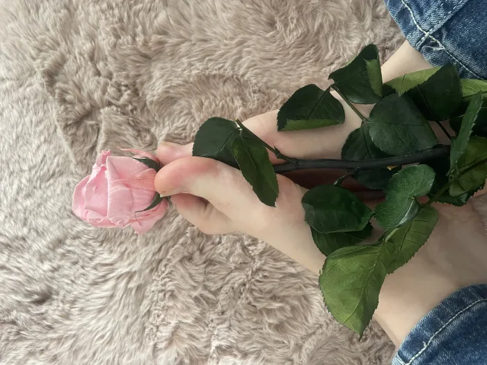 FeetGiiirl28